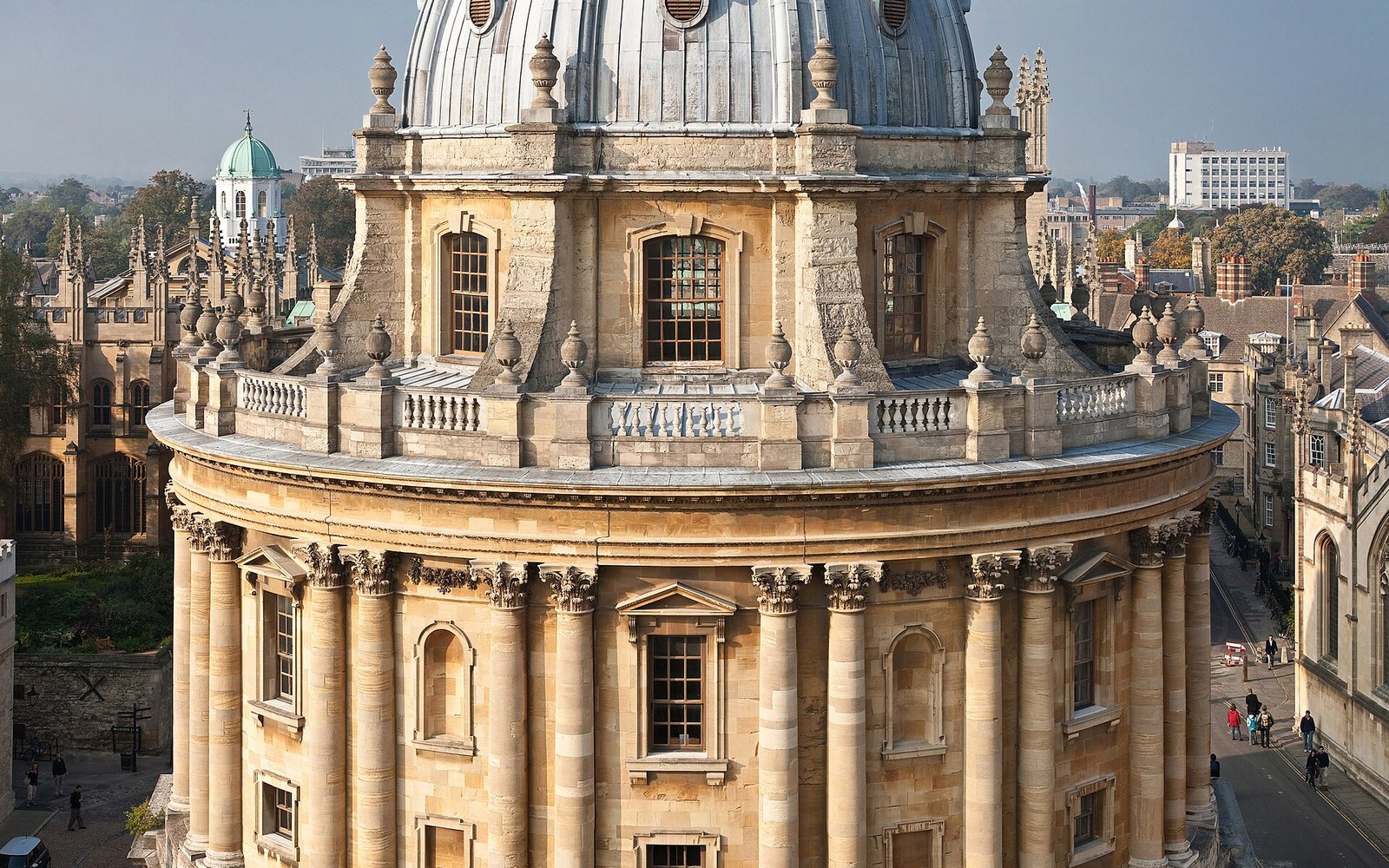 the Radcliffe Camera dome above rooftops